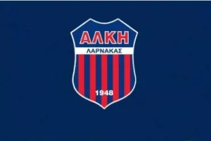 Το τεχνικό επιτελείο και οι ποδοσφαιριστές της ''Αθάνατης''
