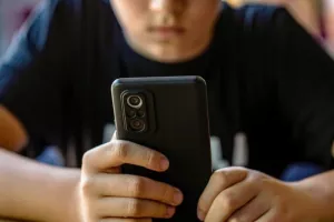 Ζωή χωρίς TikTok και Instagram - Η Αυστραλία απαγορεύει τα κοινωνικά δίκτυα για ανήλικους κάτω των 16