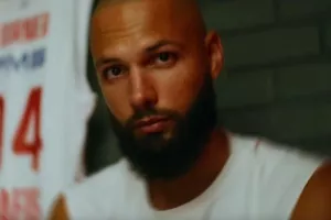 Ο Ολυμπιακός παρουσίασε τις τρεις φανέλες του ενόψει της νέας σεζόν