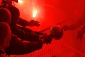 Ντεμπελέ: Άφησε τον κόσμο να αγγίξει τη Χρυσή Μπάλα