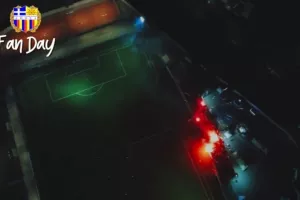 (Πορτοκαλί) Πανοραμικό πλάνο από το Fan Day