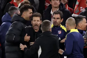 Έρευνα της UEFA για τον χαμό στο «Άνφιλντ» με Σιμεόνε και οπαδούς! (βίντεο)