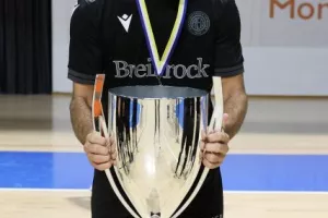 Η ΑΕΛ νίκησε την Ομόνοια και πήρε την...κούπα! (Φώτος)