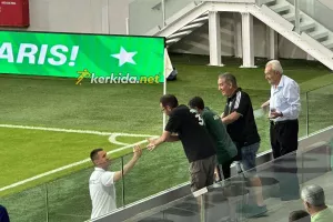 Δωράκι στον κόουτς! (Φώτος Kerkida)