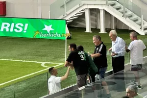Δωράκι στον κόουτς! (Φώτος Kerkida)
