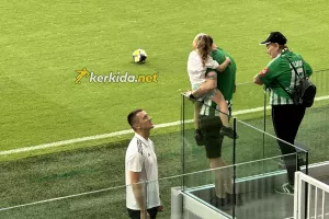 Δωράκι στον κόουτς! (Φώτος Kerkida)