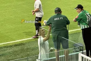 Δωράκι στον κόουτς! (Φώτος Kerkida)