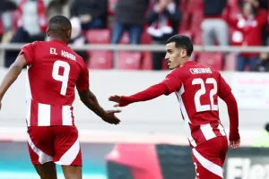 Νέα συμβόλαια σε Ελ Κααμπί και Τσικίνιο