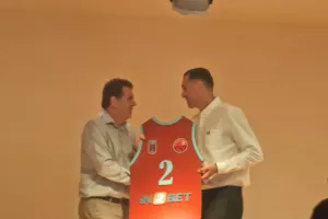 (ΦΩΤΟΣ Kerkida) Τα...φλας στον "μέγα" χορηγό και το ρόστερ!