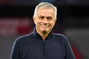 Μουρίνιο: «Το να κάθομαι στο σπίτι δεν είναι για μένα »
