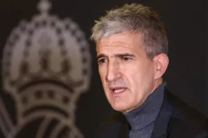 Υπογράφει και βοηθάει άμεσα τη Βίλα και τον Έμερι