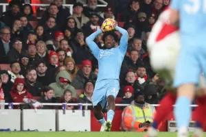 H «νέα συνήθεια» που έρχεται στην Premier League: Τα πλάγια άουτ, γίνονται... κόρνερ!