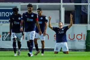 Πρώτος με 6!
