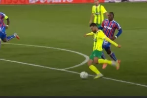Η στιγμή του...πυροβολισμού στο Selhurst Park!