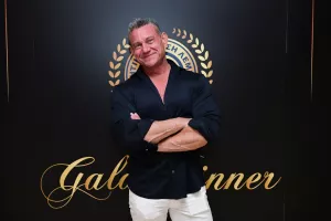 ΕΚΕΙ και ο Άντριου Μπουντζίνσκι 