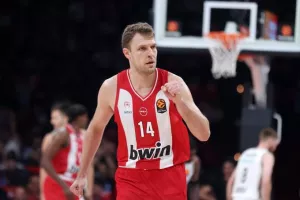 MVP της 3ης αγωνιστικής ο Βεζένκοφ