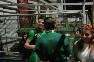 (Φώτος Kerkida) ''Επίθεση'' αγάπης από τους Ομονοιάτες