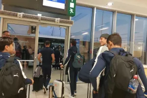 (Φώτος Kerkida) Πάφος/Πέταξε για Almaty