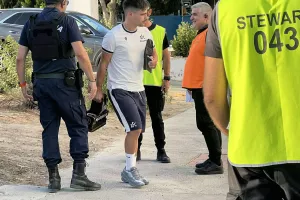 (Φώτος Kerkida) Η άφιξη του ΑΠΟΕΛ