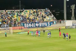 (ΦΩΤΟΣ kerkida) Αποθέωση από τους Παφίτες που... δεν χορταίνουν!
