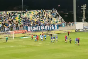 (ΦΩΤΟΣ kerkida) Αποθέωση από τους Παφίτες που... δεν χορταίνουν!