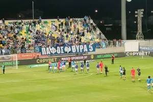 (ΦΩΤΟΣ kerkida) Αποθέωση από τους Παφίτες που... δεν χορταίνουν!