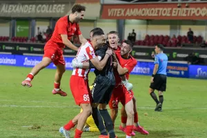 Κόσμος, παίκτες, παράγοντες...