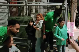 (Φώτος Kerkida) ''Επίθεση'' αγάπης από τους Ομονοιάτες