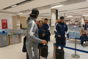 (Φώτος Kerkida) Πάφος/Πέταξε για Almaty
