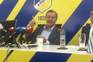 ΑΤΑΚΑ Πρόδρομου στο κλείσιμο "Μεγάλο αστέρι παγκόσμιου ποδοσφαίρου για επένδυση"