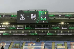 (Βίντεο/Φώτος Kerkida) Έντονη βροχόπτωση στο Selhurst Park