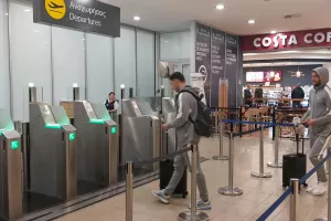 (Φώτος kerkida) Στο αεροδρόμιο η αποστολή της Πάφος FC