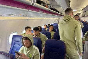 (Φώτος Kerkida) Επιστροφή στην Κύπρο... μετά το "διπλό" στο Λονδίνο
