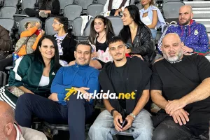 Χάμπος με μητέρα, θείο και μάνατζερ! 