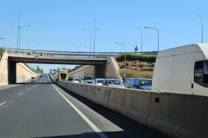 (ΒΙΝΤΕΟ Kerkida/φώτος-UPD) Σχηματίστηκαν ουρές χιλιομέτρων στον αυτοκινητόδρομο Λεμεσού λόγω του φόνου