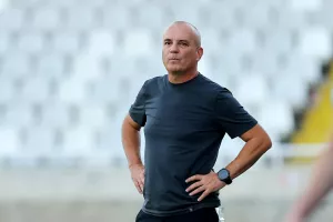 Περιμένει...Απόλλων