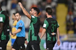ΑΠΟΕΛ-Ολυμπιακός: Γαλαζοκίτρινη...ΕΠΙΣΤΡΟΦΗ στο φινάλε και "Χ"! (φώτος)
