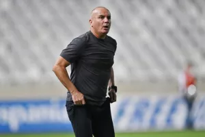 ΑΠΟΕΛ-Ολυμπιακός: Γαλαζοκίτρινη...ΕΠΙΣΤΡΟΦΗ στο φινάλε και "Χ"! (φώτος)