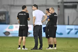 Ομόνοια Αραδίππου-ΑΠΟΕΛ: 4η σερί νίκη με τεσσάρα (φώτος)