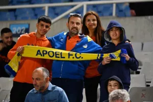 ΑΠΟΕΛ-Ολυμπιακός: Γαλαζοκίτρινη...ΕΠΙΣΤΡΟΦΗ στο φινάλε και "Χ"! (φώτος)