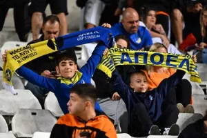 ΑΠΟΕΛ-Ολυμπιακός: Γαλαζοκίτρινη...ΕΠΙΣΤΡΟΦΗ στο φινάλε και "Χ"! (φώτος)