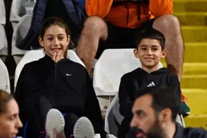 ΑΠΟΕΛ-Ολυμπιακός: Γαλαζοκίτρινη...ΕΠΙΣΤΡΟΦΗ στο φινάλε και "Χ"! (φώτος)