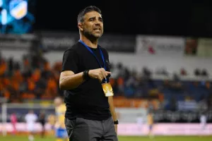Ομόνοια Αραδίππου-ΑΠΟΕΛ: 4η σερί νίκη με τεσσάρα (φώτος)