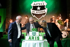 ΦΩΤΟΣ- Έσβησε 95 κεράκια ο Άρης!