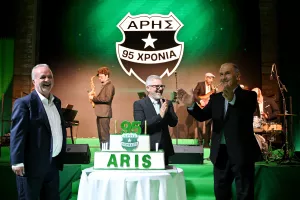 ΦΩΤΟΣ- Έσβησε 95 κεράκια ο Άρης!
