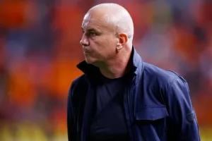 ΑΠΟΕΛ-Ολυμπιακός: Γαλαζοκίτρινη...ΕΠΙΣΤΡΟΦΗ στο φινάλε και "Χ"! (φώτος)