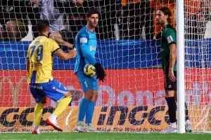 ΑΠΟΕΛ-Ολυμπιακός: Γαλαζοκίτρινη...ΕΠΙΣΤΡΟΦΗ στο φινάλε και "Χ"! (φώτος)
