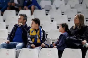 ΑΠΟΕΛ-Ολυμπιακός: Γαλαζοκίτρινη...ΕΠΙΣΤΡΟΦΗ στο φινάλε και "Χ"! (φώτος)