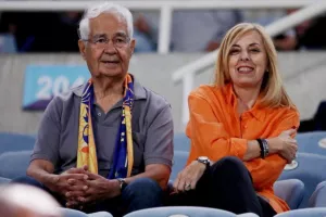 ΑΠΟΕΛ-Ολυμπιακός: Γαλαζοκίτρινη...ΕΠΙΣΤΡΟΦΗ στο φινάλε και "Χ"! (φώτος)