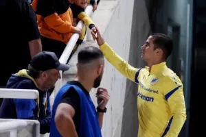 ΑΠΟΕΛ-Ολυμπιακός: Γαλαζοκίτρινη...ΕΠΙΣΤΡΟΦΗ στο φινάλε και "Χ"! (φώτος)